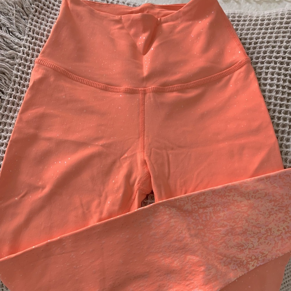 Beyond Yoga Coral Peach High-Waist Leggings with Subtle Sparkle